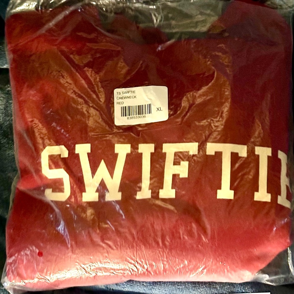 Taylor Swift SWIFTIE Official Crewneck Sweatshirt Sz XL Red Taylors Version